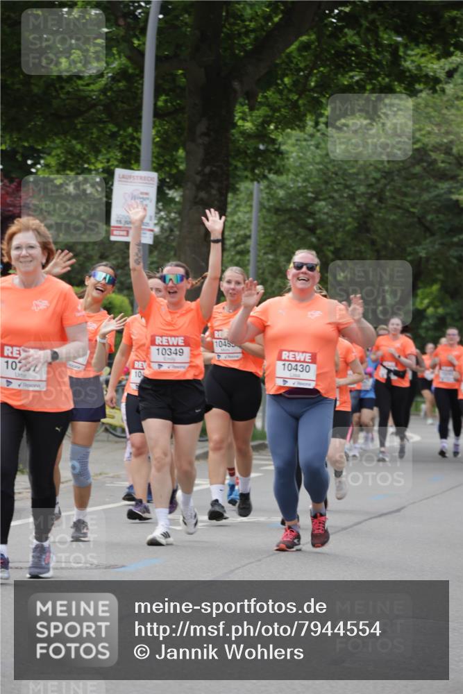 15.06.2025 - REWE Women's Run Jannik Wohlers http://msf.ph/oto/7944554 15.06.2025 08:29:29 Laufen 1077, 10, 10349, 10455, 10430 meine-sportfotos.de