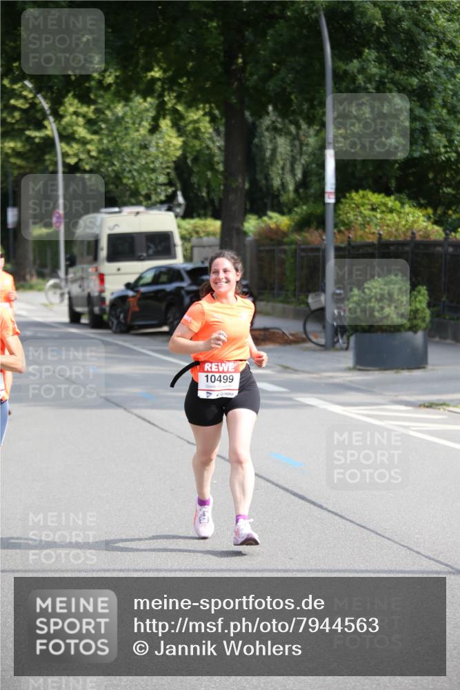 15.06.2025 - REWE Women's Run Jannik Wohlers http://msf.ph/oto/7944563 15.06.2025 09:43:49 Laufen 10499 meine-sportfotos.de