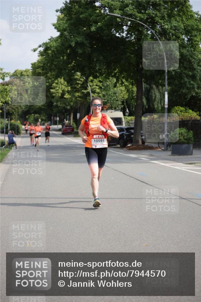 15.06.2025 - REWE Women's Run Jannik Wohlers http://msf.ph/oto/7944570 15.06.2025 08:47:45 Laufen 10591 meine-sportfotos.de