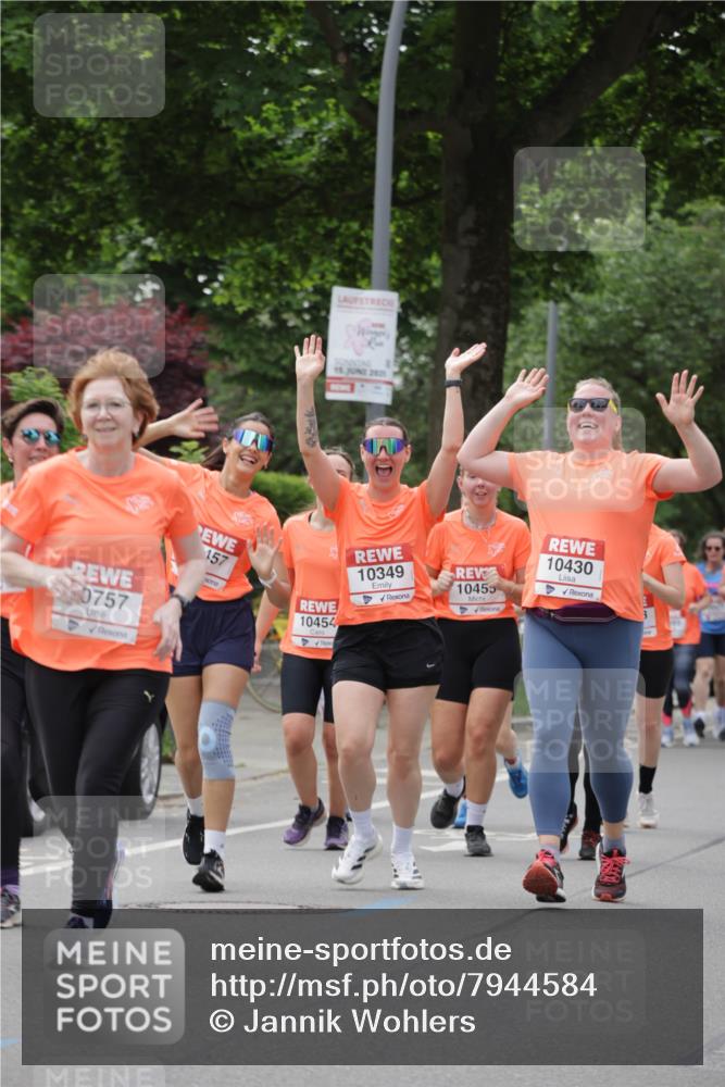15.06.2025 - REWE Women's Run Jannik Wohlers http://msf.ph/oto/7944584 15.06.2025 08:29:29 Laufen 0757, 157, 2825, 10454, 10349, 10455, 10430 meine-sportfotos.de