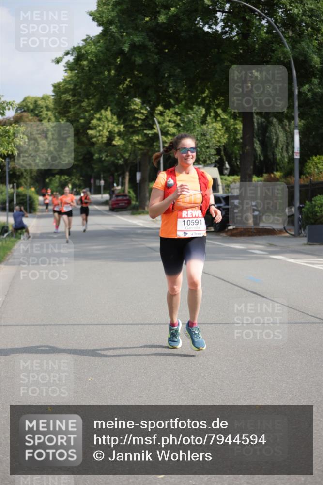 15.06.2025 - REWE Women's Run Jannik Wohlers http://msf.ph/oto/7944594 15.06.2025 08:47:45 Laufen 10591 meine-sportfotos.de