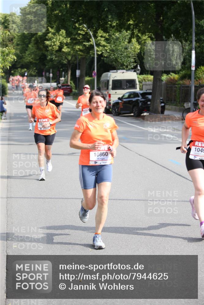 15.06.2025 - REWE Women's Run Jannik Wohlers http://msf.ph/oto/7944625 15.06.2025 09:43:51 Laufen 10860 meine-sportfotos.de