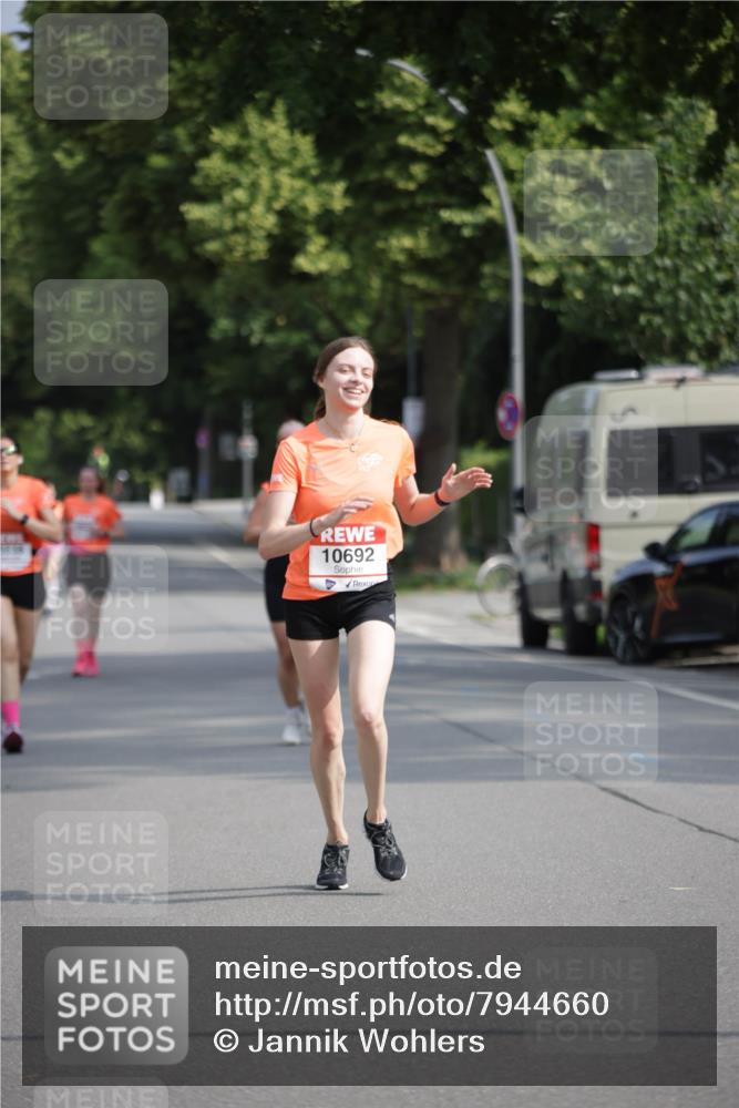 15.06.2025 - REWE Women's Run Jannik Wohlers http://msf.ph/oto/7944660 15.06.2025 08:47:51 Laufen 10692 meine-sportfotos.de