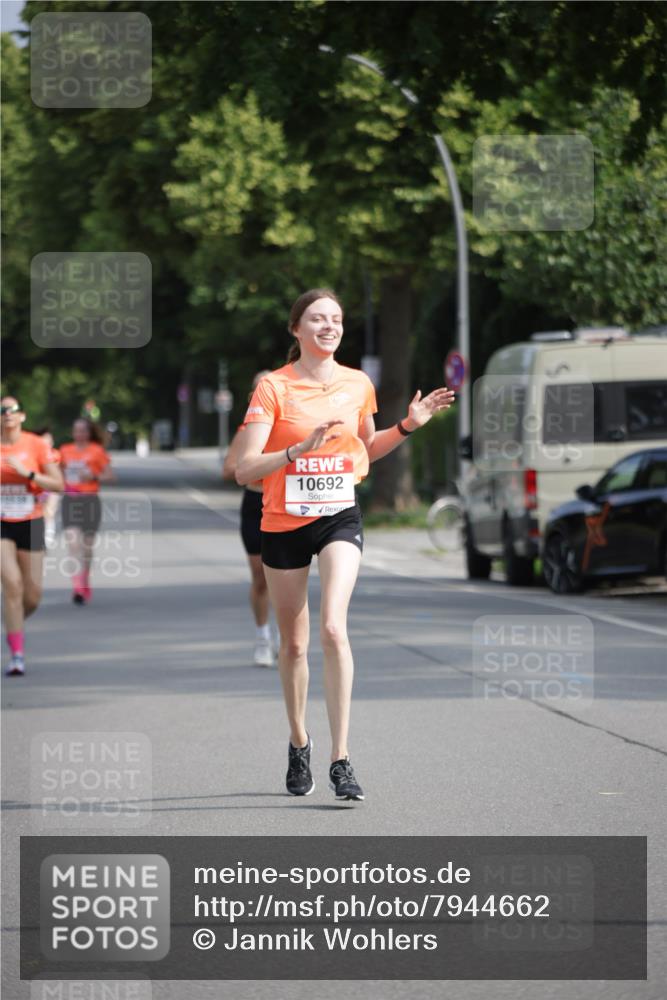 15.06.2025 - REWE Women's Run Jannik Wohlers http://msf.ph/oto/7944662 15.06.2025 08:47:51 Laufen 10692 meine-sportfotos.de
