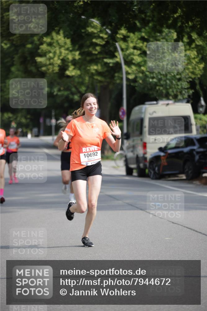 15.06.2025 - REWE Women's Run Jannik Wohlers http://msf.ph/oto/7944672 15.06.2025 08:47:51 Laufen 10692 meine-sportfotos.de