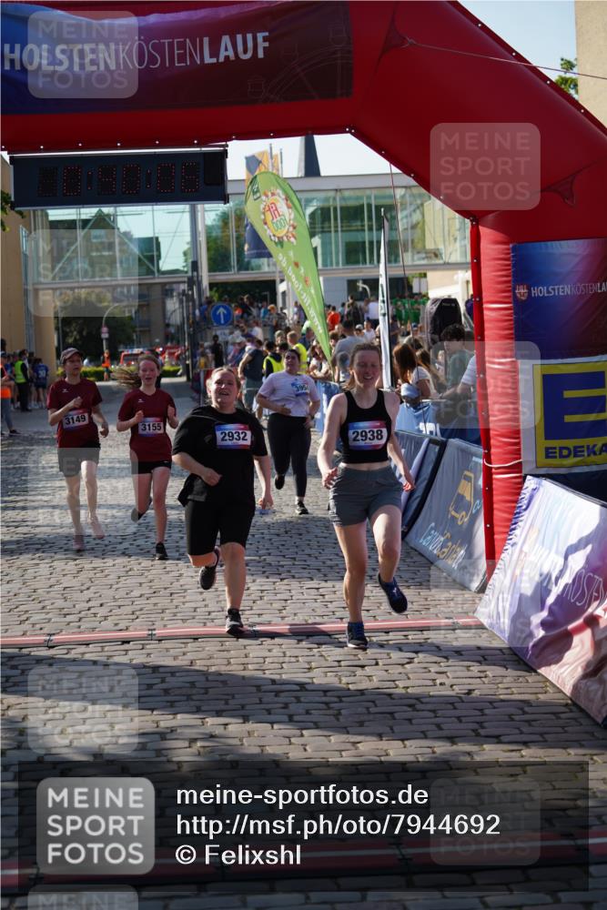 13.06.2025 - Holstenköstenlauf Felixshl http://msf.ph/oto/7944692 13.06.2025 18:10:07 Laufen 2932, 2938, 3122, 3155, 3954 meine-sportfotos.de