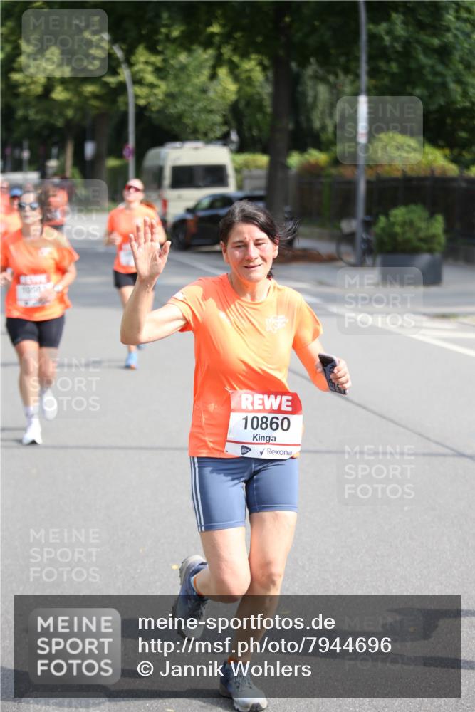 15.06.2025 - REWE Women's Run Jannik Wohlers http://msf.ph/oto/7944696 15.06.2025 09:43:51 Laufen 1054, 10860 meine-sportfotos.de