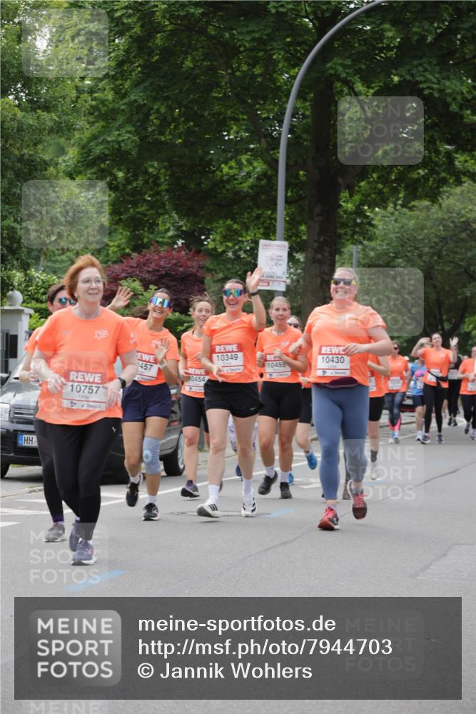 15.06.2025 - REWE Women's Run Jannik Wohlers http://msf.ph/oto/7944703 15.06.2025 08:29:30 Laufen 2825, 10349, 10430, 10455, 1457, 0454, 10757 meine-sportfotos.de