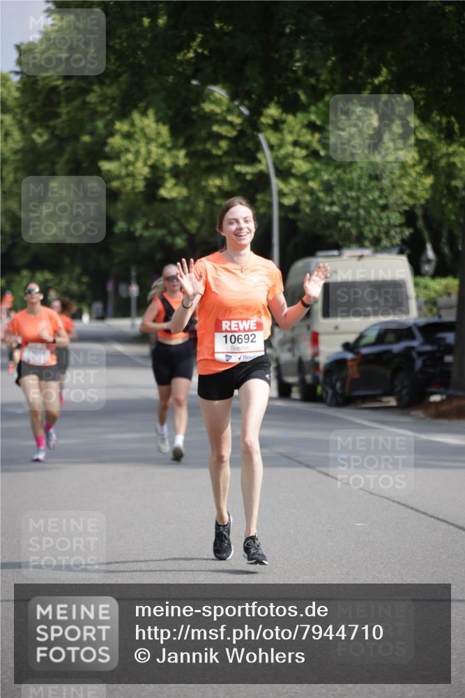 15.06.2025 - REWE Women's Run Jannik Wohlers http://msf.ph/oto/7944710 15.06.2025 08:47:52 Laufen 10692 meine-sportfotos.de