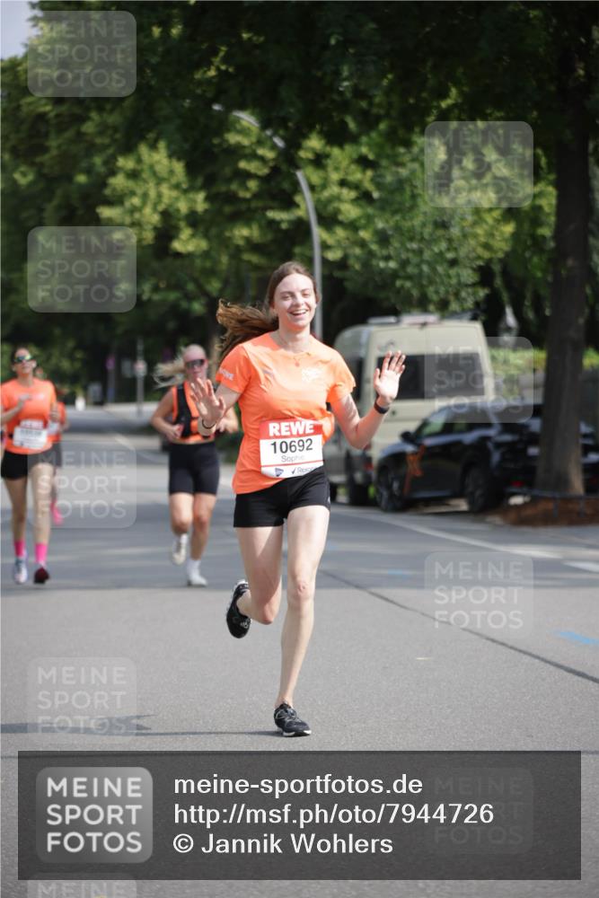 15.06.2025 - REWE Women's Run Jannik Wohlers http://msf.ph/oto/7944726 15.06.2025 08:47:52 Laufen 10692 meine-sportfotos.de