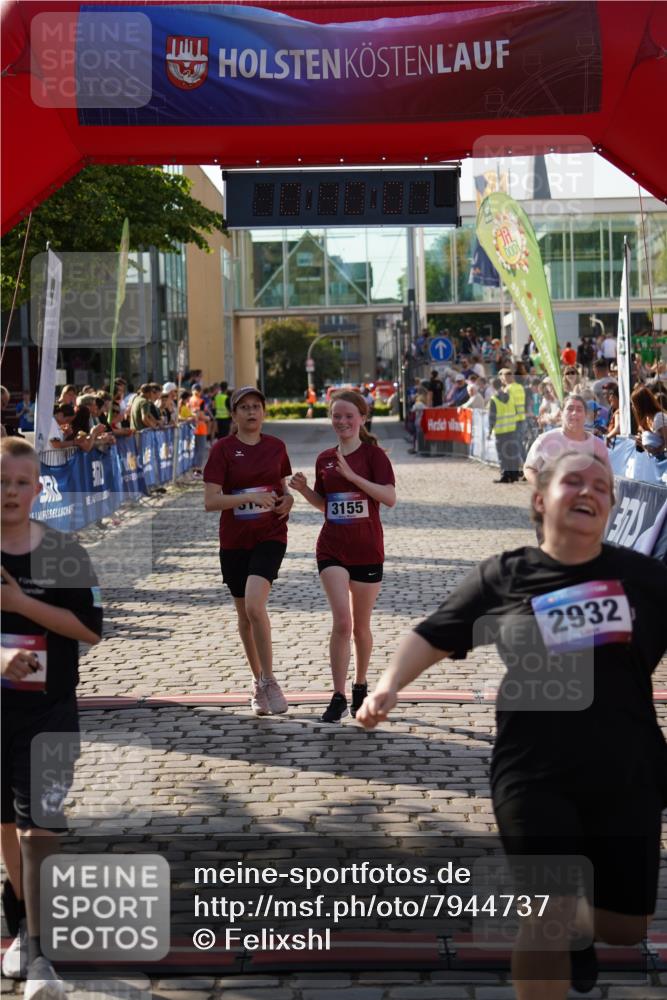 13.06.2025 - Holstenköstenlauf Felixshl http://msf.ph/oto/7944737 13.06.2025 18:10:08 Laufen 2932, 2938, 3122, 3155, 3954 meine-sportfotos.de