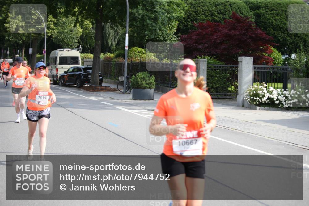 15.06.2025 - REWE Women's Run Jannik Wohlers http://msf.ph/oto/7944752 15.06.2025 09:43:55 Laufen 10766, 10193, 10667 meine-sportfotos.de