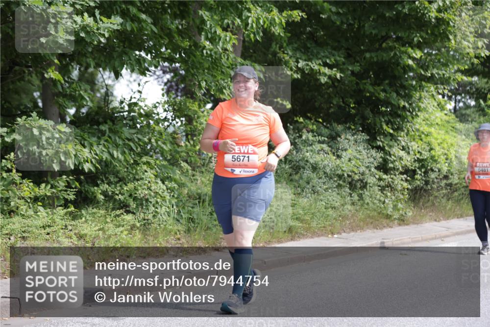 15.06.2025 - REWE Women's Run Jannik Wohlers http://msf.ph/oto/7944754 15.06.2025 10:18:06 Laufen 5671, 5481 meine-sportfotos.de