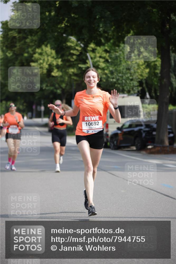 15.06.2025 - REWE Women's Run Jannik Wohlers http://msf.ph/oto/7944755 15.06.2025 08:47:52 Laufen 10692 meine-sportfotos.de