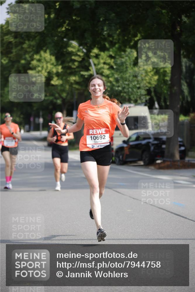 15.06.2025 - REWE Women's Run Jannik Wohlers http://msf.ph/oto/7944758 15.06.2025 08:47:52 Laufen 10692 meine-sportfotos.de