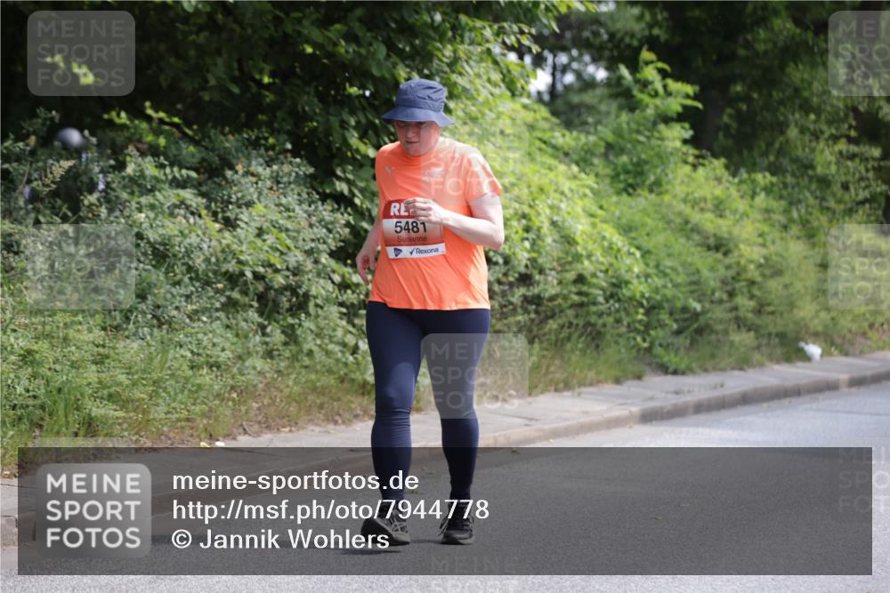 15.06.2025 - REWE Women's Run Jannik Wohlers http://msf.ph/oto/7944778 15.06.2025 10:18:08 Laufen 5481 meine-sportfotos.de
