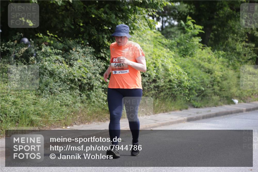 15.06.2025 - REWE Women's Run Jannik Wohlers http://msf.ph/oto/7944786 15.06.2025 10:18:08 Laufen 5481 meine-sportfotos.de