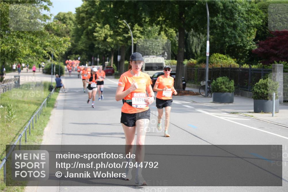 15.06.2025 - REWE Women's Run Jannik Wohlers http://msf.ph/oto/7944792 15.06.2025 09:43:58 Laufen 10322, 10766 meine-sportfotos.de