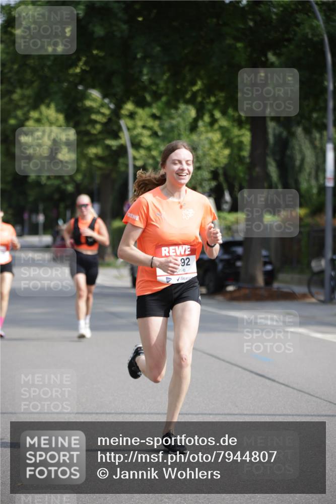 15.06.2025 - REWE Women's Run Jannik Wohlers http://msf.ph/oto/7944807 15.06.2025 08:47:53 Laufen 92 meine-sportfotos.de