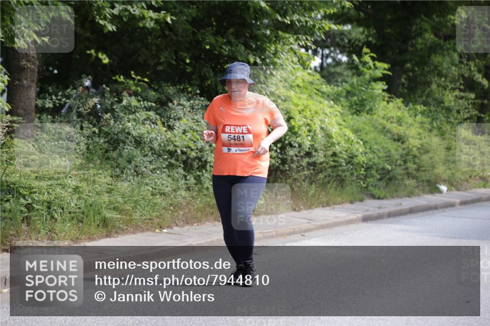15.06.2025 - REWE Women's Run Jannik Wohlers http://msf.ph/oto/7944810 15.06.2025 10:18:09 Laufen 5481 meine-sportfotos.de