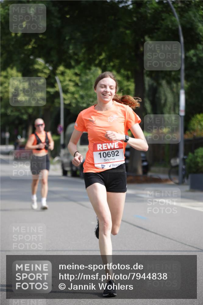 15.06.2025 - REWE Women's Run Jannik Wohlers http://msf.ph/oto/7944838 15.06.2025 08:47:53 Laufen 10692 meine-sportfotos.de