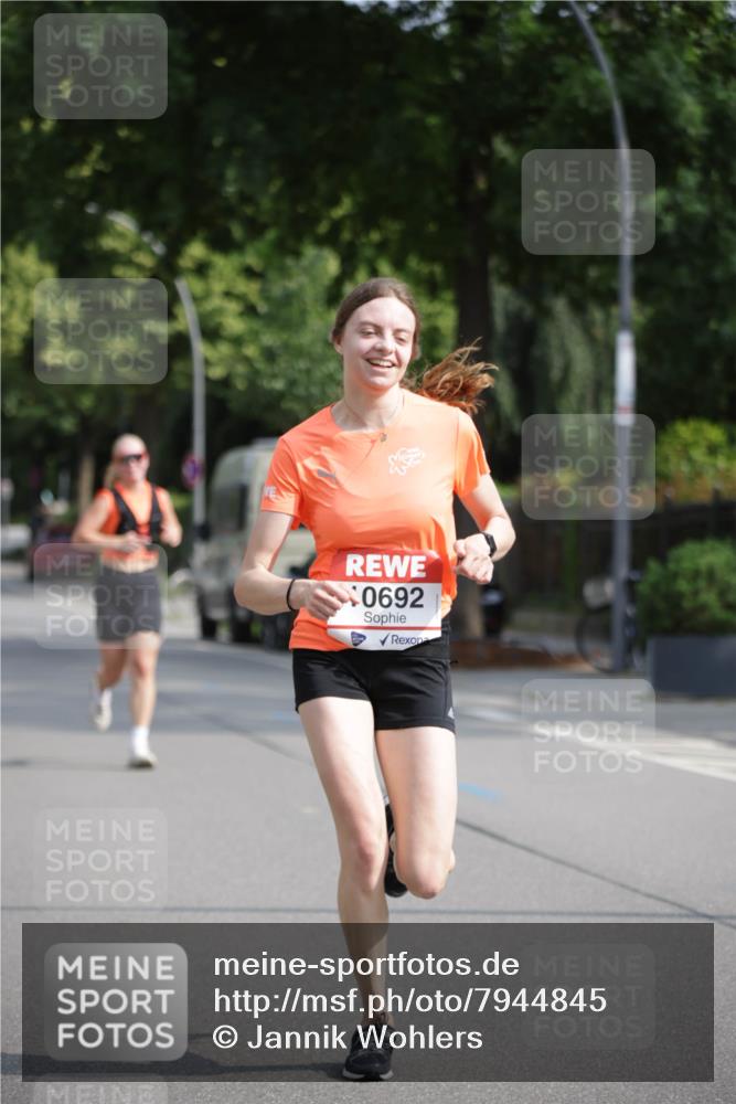 15.06.2025 - REWE Women's Run Jannik Wohlers http://msf.ph/oto/7944845 15.06.2025 08:47:53 Laufen 0692 meine-sportfotos.de