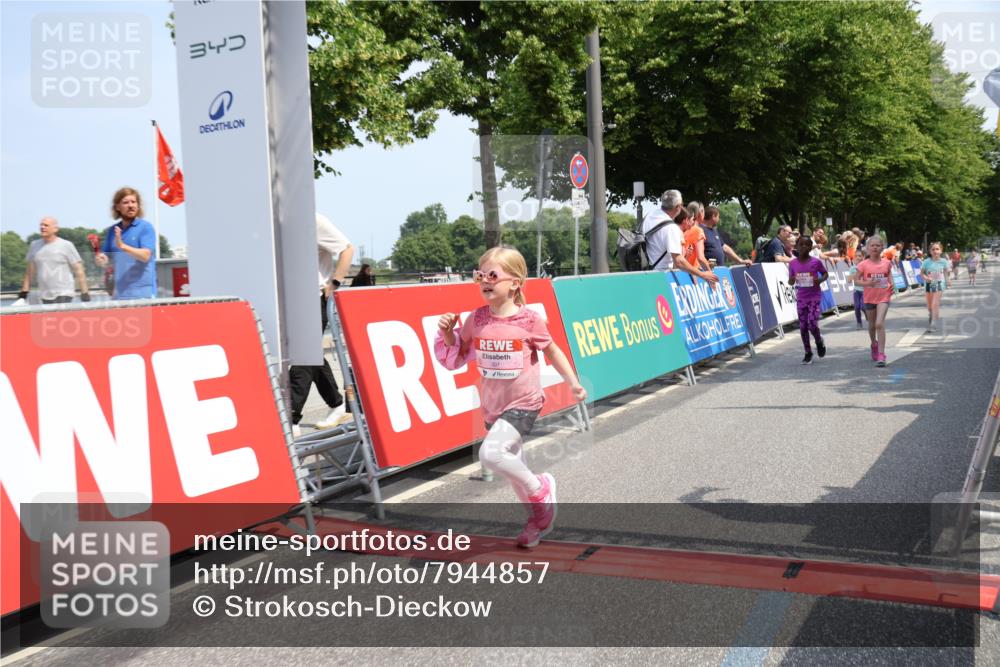 15.06.2025 - REWE Women's Run Strokosch-Dieckow http://msf.ph/oto/7944857 15.06.2025 11:36:41 Ziel 109, 134, 171, 193, 247, 248, 259, 279, 307, 320 meine-sportfotos.de