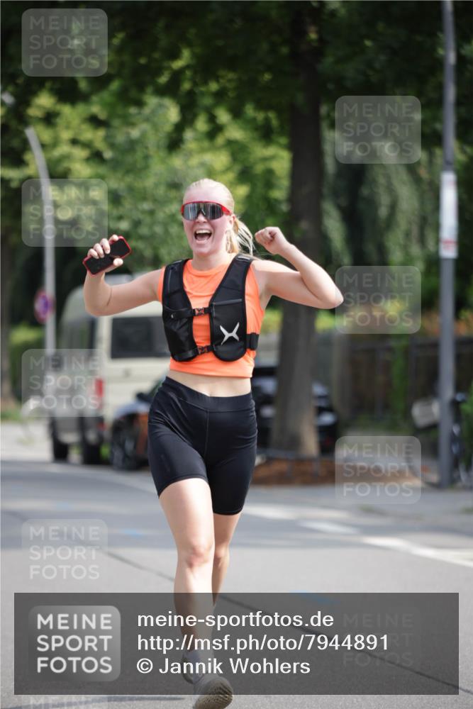 15.06.2025 - REWE Women's Run Jannik Wohlers http://msf.ph/oto/7944891 15.06.2025 08:47:56 Laufen  meine-sportfotos.de