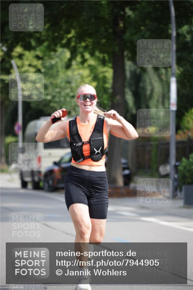 15.06.2025 - REWE Women's Run Jannik Wohlers http://msf.ph/oto/7944905 15.06.2025 08:47:56 Laufen  meine-sportfotos.de