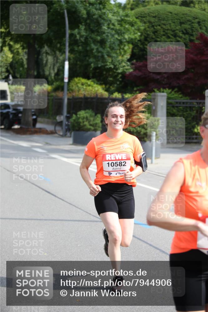 15.06.2025 - REWE Women's Run Jannik Wohlers http://msf.ph/oto/7944906 15.06.2025 09:44:01 Laufen 10582 meine-sportfotos.de