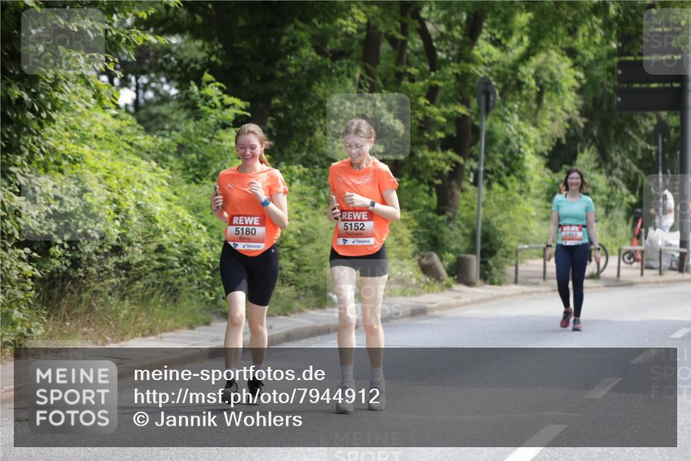 15.06.2025 - REWE Women's Run Jannik Wohlers http://msf.ph/oto/7944912 15.06.2025 10:18:19 Laufen 5180, 5152, 6463 meine-sportfotos.de
