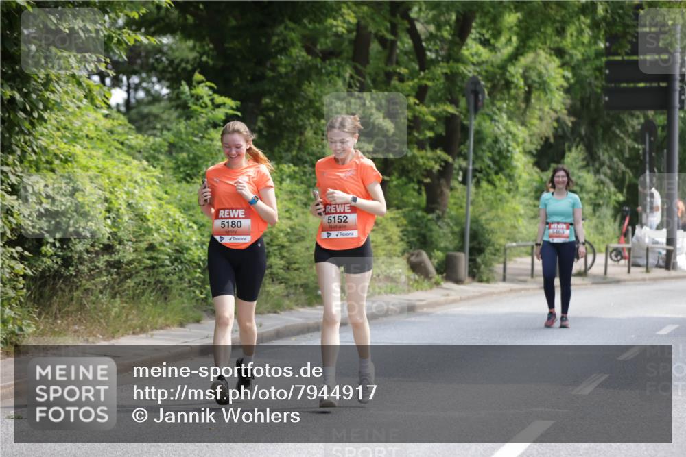15.06.2025 - REWE Women's Run Jannik Wohlers http://msf.ph/oto/7944917 15.06.2025 10:18:19 Laufen 5180, 5152, 5463 meine-sportfotos.de