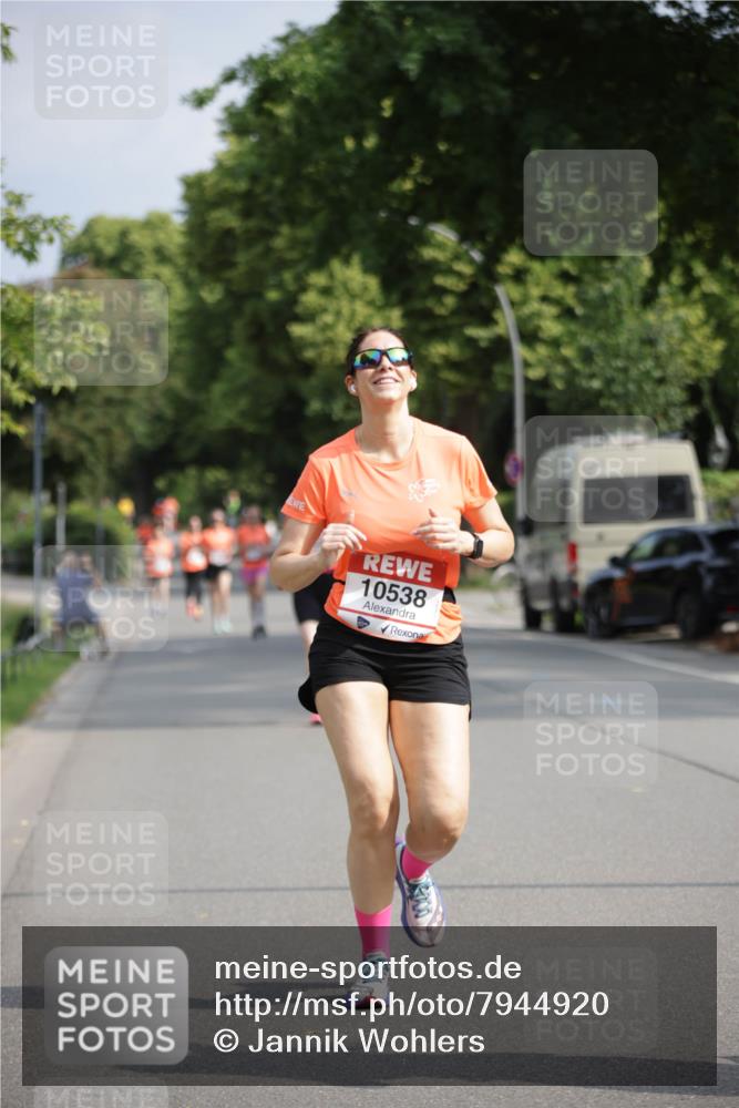 15.06.2025 - REWE Women's Run Jannik Wohlers http://msf.ph/oto/7944920 15.06.2025 08:47:57 Laufen 10538 meine-sportfotos.de