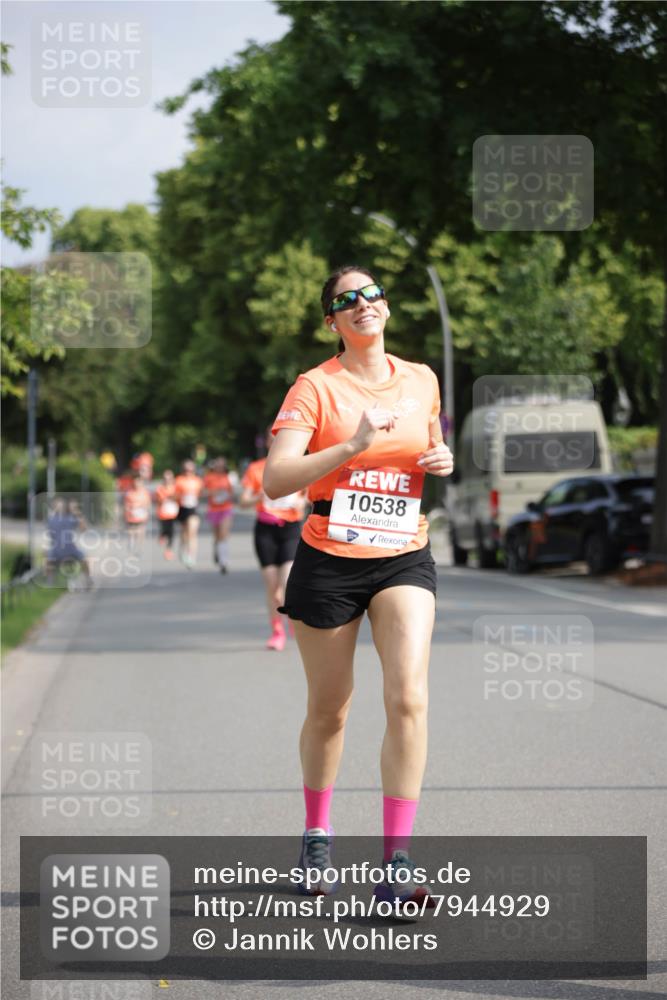 15.06.2025 - REWE Women's Run Jannik Wohlers http://msf.ph/oto/7944929 15.06.2025 08:47:57 Laufen 10538 meine-sportfotos.de