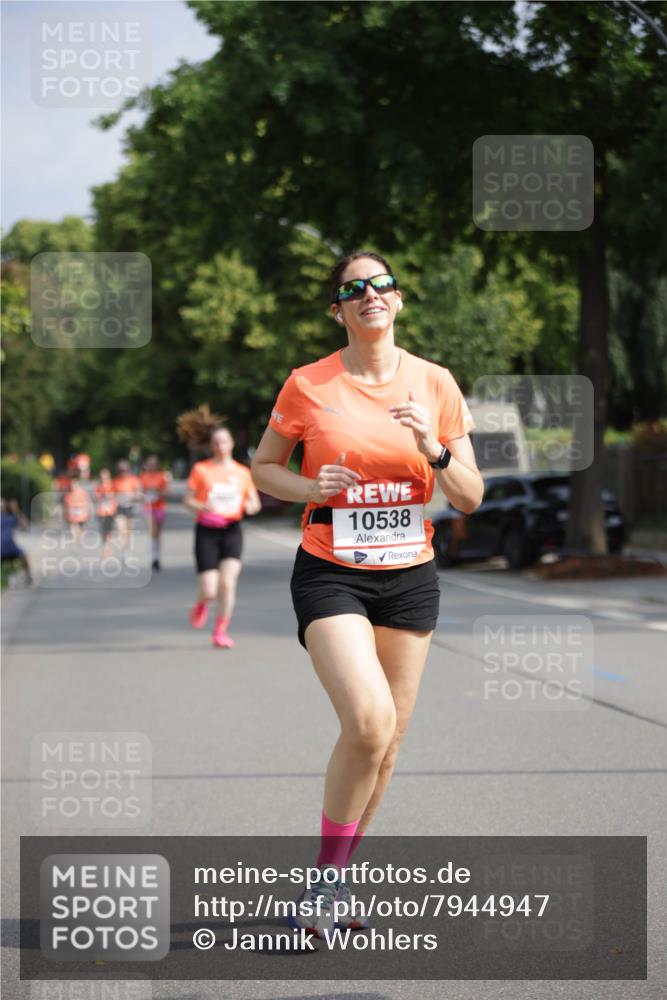 15.06.2025 - REWE Women's Run Jannik Wohlers http://msf.ph/oto/7944947 15.06.2025 08:47:57 Laufen 10538 meine-sportfotos.de