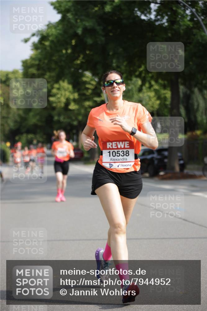 15.06.2025 - REWE Women's Run Jannik Wohlers http://msf.ph/oto/7944952 15.06.2025 08:47:57 Laufen 10538 meine-sportfotos.de