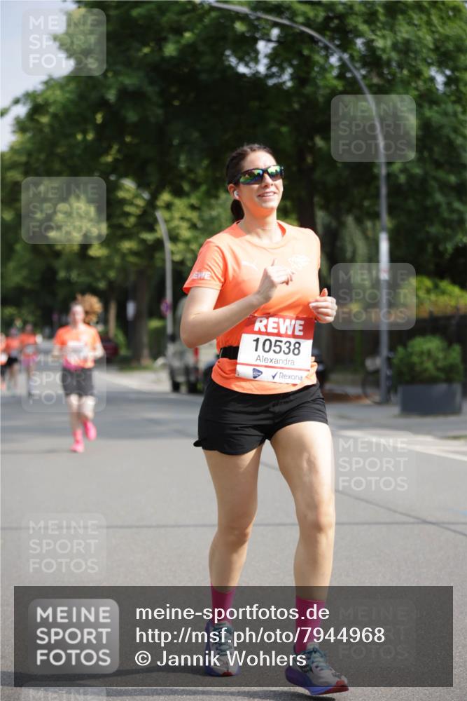15.06.2025 - REWE Women's Run Jannik Wohlers http://msf.ph/oto/7944968 15.06.2025 08:47:58 Laufen 10538 meine-sportfotos.de