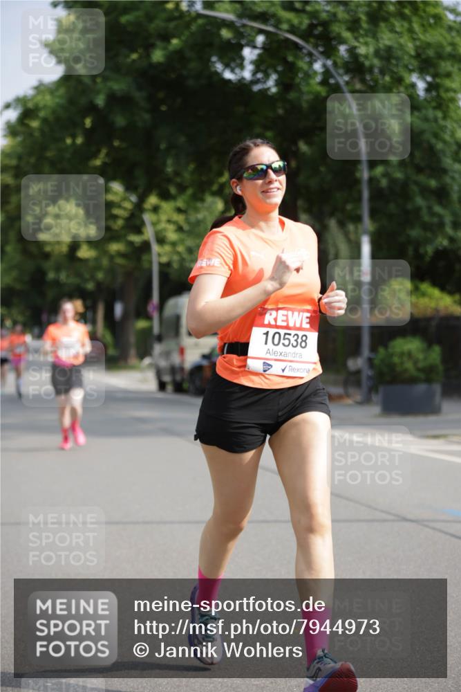 15.06.2025 - REWE Women's Run Jannik Wohlers http://msf.ph/oto/7944973 15.06.2025 08:47:58 Laufen 10538, 2000 meine-sportfotos.de