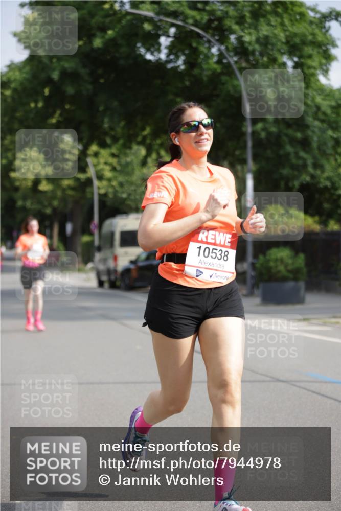 15.06.2025 - REWE Women's Run Jannik Wohlers http://msf.ph/oto/7944978 15.06.2025 08:47:58 Laufen 10538 meine-sportfotos.de