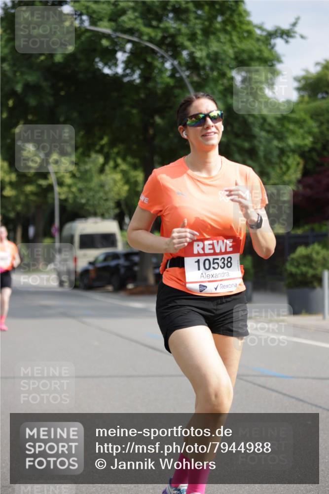 15.06.2025 - REWE Women's Run Jannik Wohlers http://msf.ph/oto/7944988 15.06.2025 08:47:58 Laufen 10538 meine-sportfotos.de