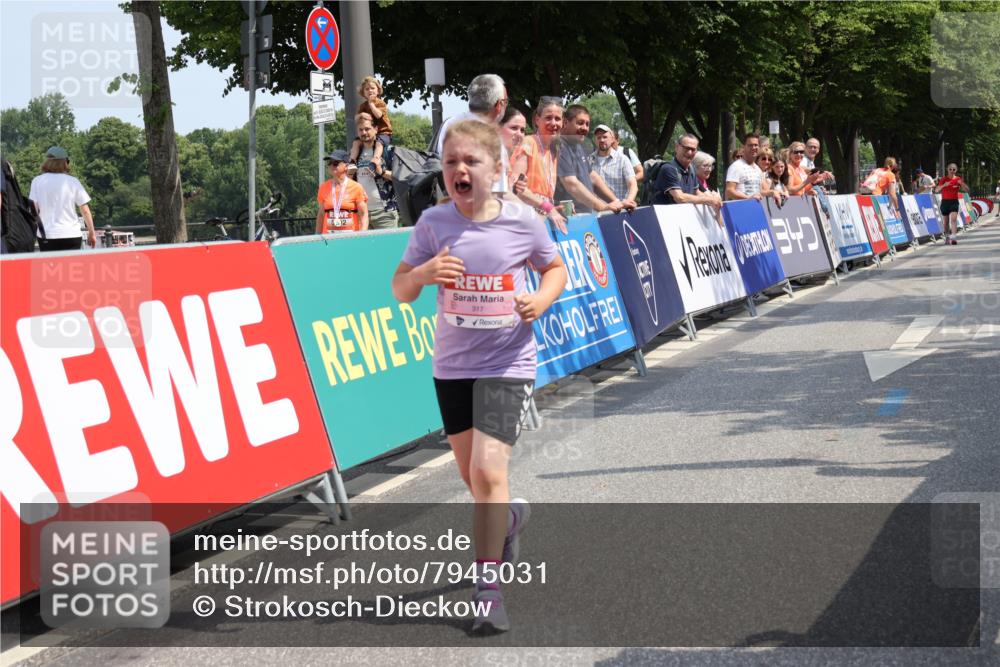 15.06.2025 - REWE Women's Run Strokosch-Dieckow http://msf.ph/oto/7945031 15.06.2025 11:36:54 Ziel 194, 317 meine-sportfotos.de