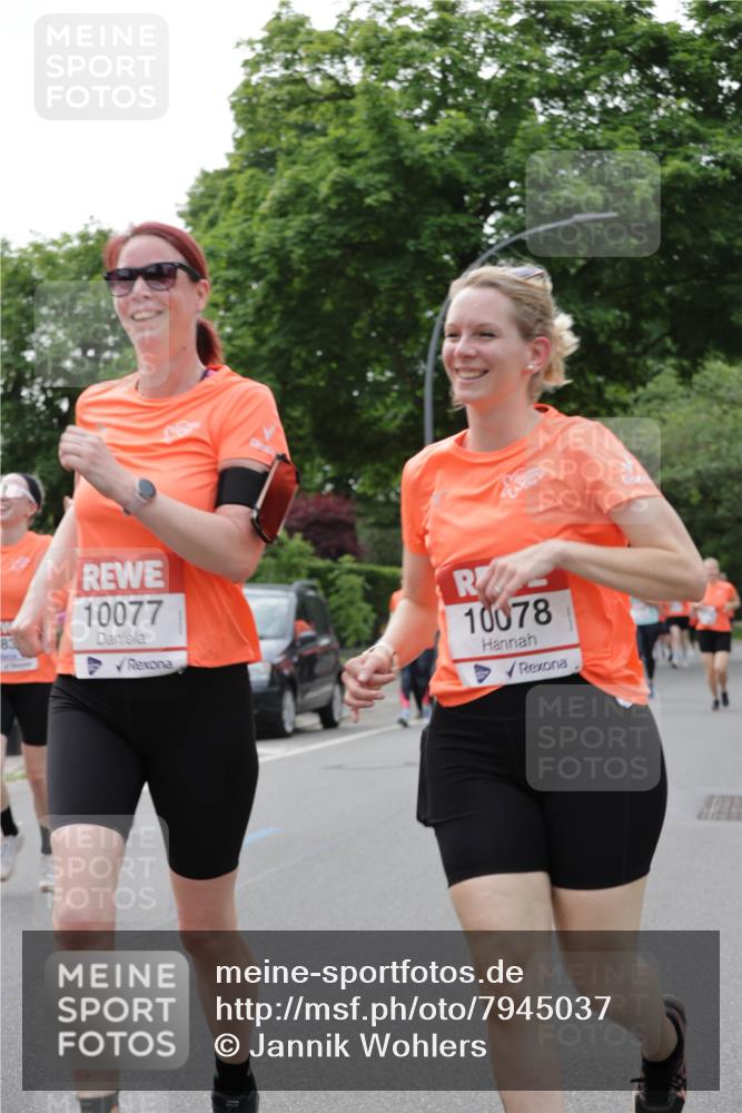 15.06.2025 - REWE Women's Run Jannik Wohlers http://msf.ph/oto/7945037 15.06.2025 08:29:35 Laufen 10077, 10078 meine-sportfotos.de