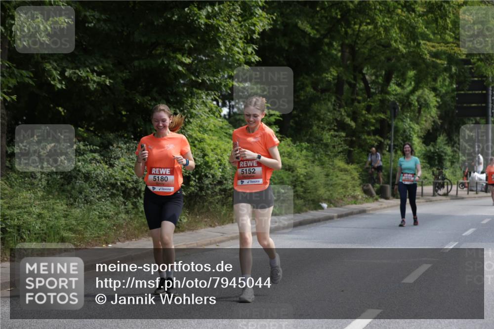 15.06.2025 - REWE Women's Run Jannik Wohlers http://msf.ph/oto/7945044 15.06.2025 10:18:21 Laufen 5180, 5152 meine-sportfotos.de