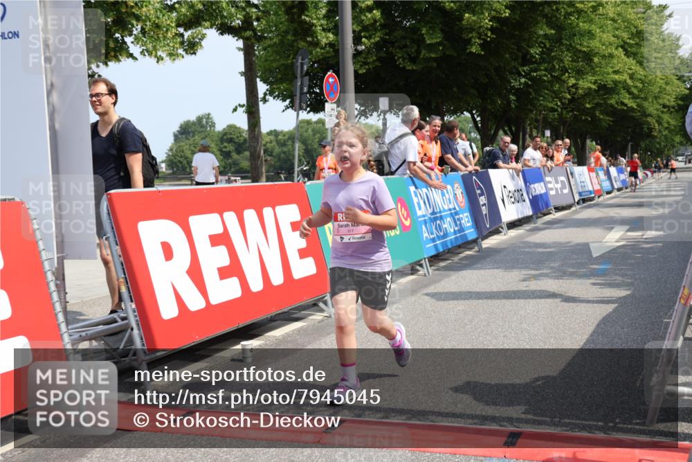 15.06.2025 - REWE Women's Run Strokosch-Dieckow http://msf.ph/oto/7945045 15.06.2025 11:36:55 Ziel 194, 317 meine-sportfotos.de
