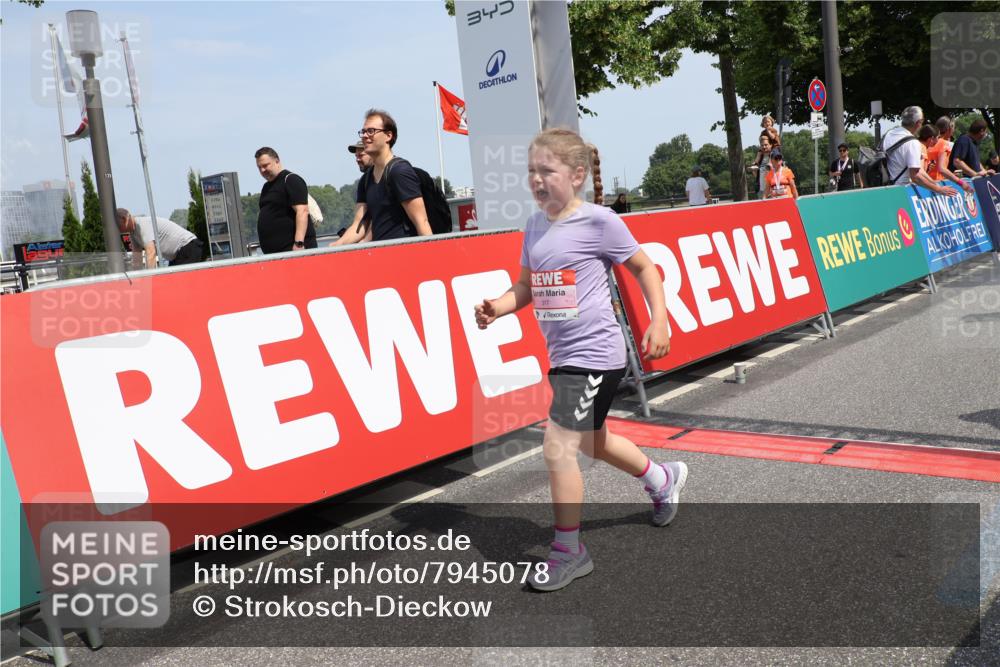 15.06.2025 - REWE Women's Run Strokosch-Dieckow http://msf.ph/oto/7945078 15.06.2025 11:36:56 Ziel 194, 317 meine-sportfotos.de