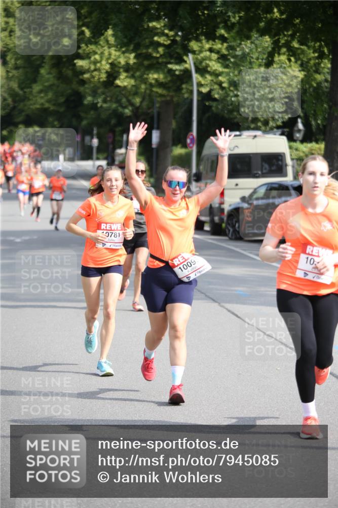 15.06.2025 - REWE Women's Run Jannik Wohlers http://msf.ph/oto/7945085 15.06.2025 09:44:07 Laufen 9781, 1009, 10 meine-sportfotos.de