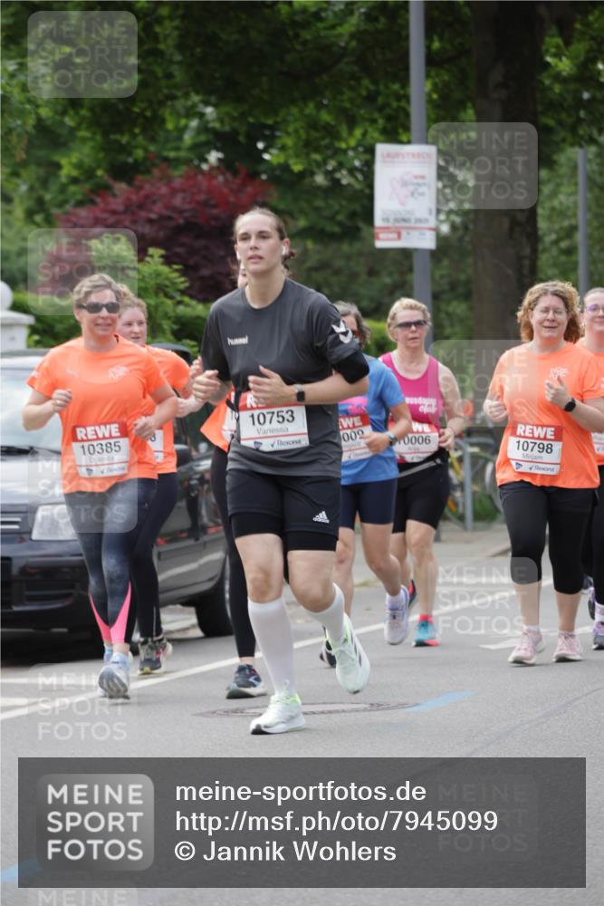 15.06.2025 - REWE Women's Run Jannik Wohlers http://msf.ph/oto/7945099 15.06.2025 08:29:37 Laufen 10385, 10753, 009, 0006, 10798 meine-sportfotos.de