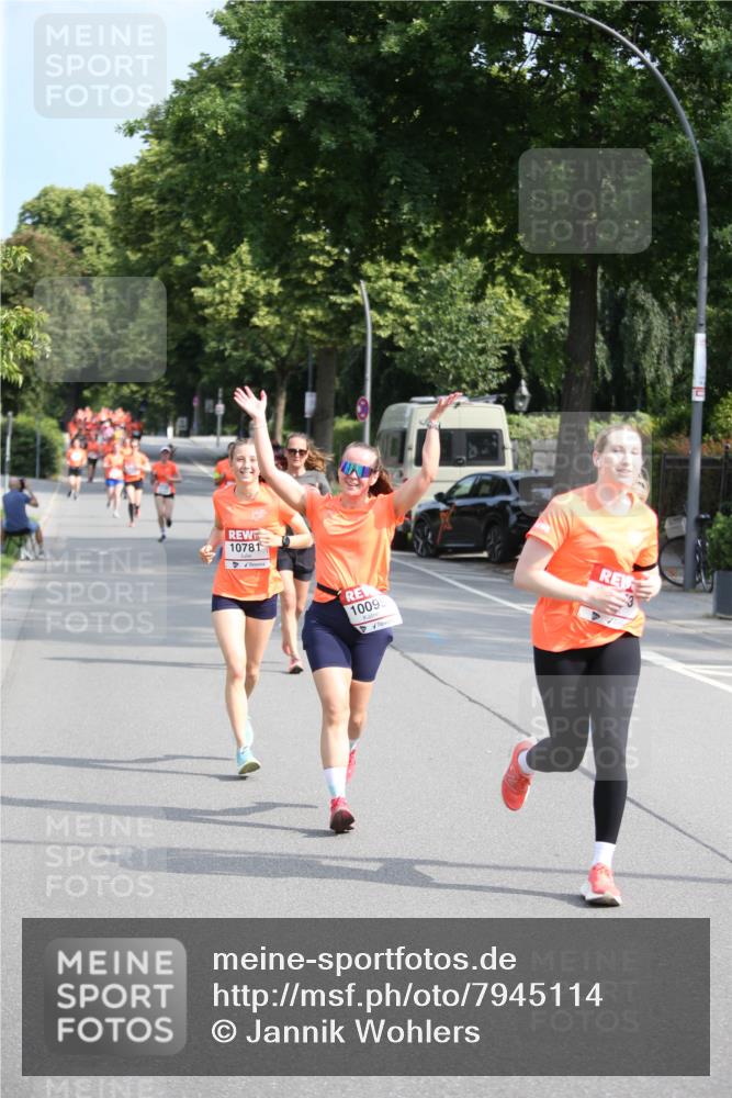 15.06.2025 - REWE Women's Run Jannik Wohlers http://msf.ph/oto/7945114 15.06.2025 09:44:07 Laufen 10781, 10099 meine-sportfotos.de
