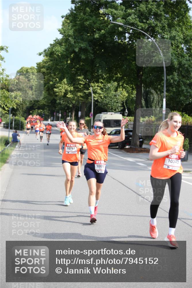 15.06.2025 - REWE Women's Run Jannik Wohlers http://msf.ph/oto/7945152 15.06.2025 09:44:08 Laufen 10781, 10095, 10343 meine-sportfotos.de