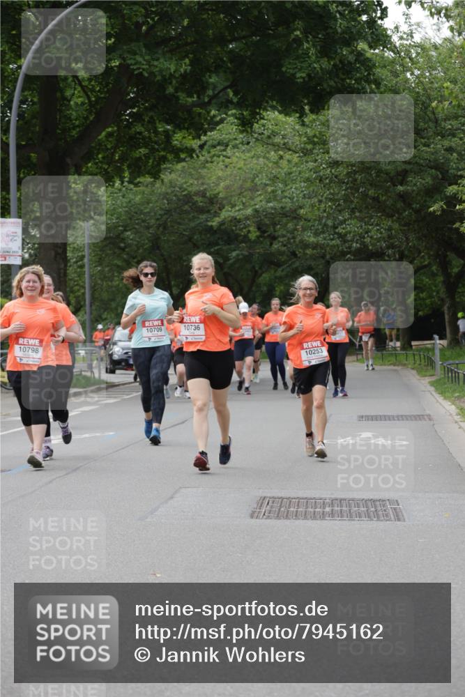15.06.2025 - REWE Women's Run Jannik Wohlers http://msf.ph/oto/7945162 15.06.2025 08:29:38 Laufen 10709, 10736, 10798, 10253 meine-sportfotos.de
